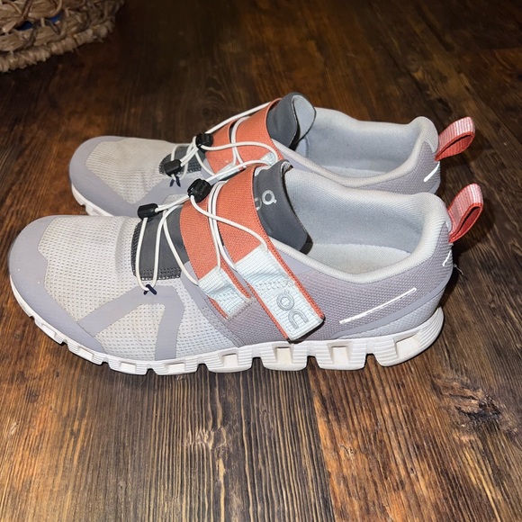 On Cloud Running Shoe - Picture 2 of 3